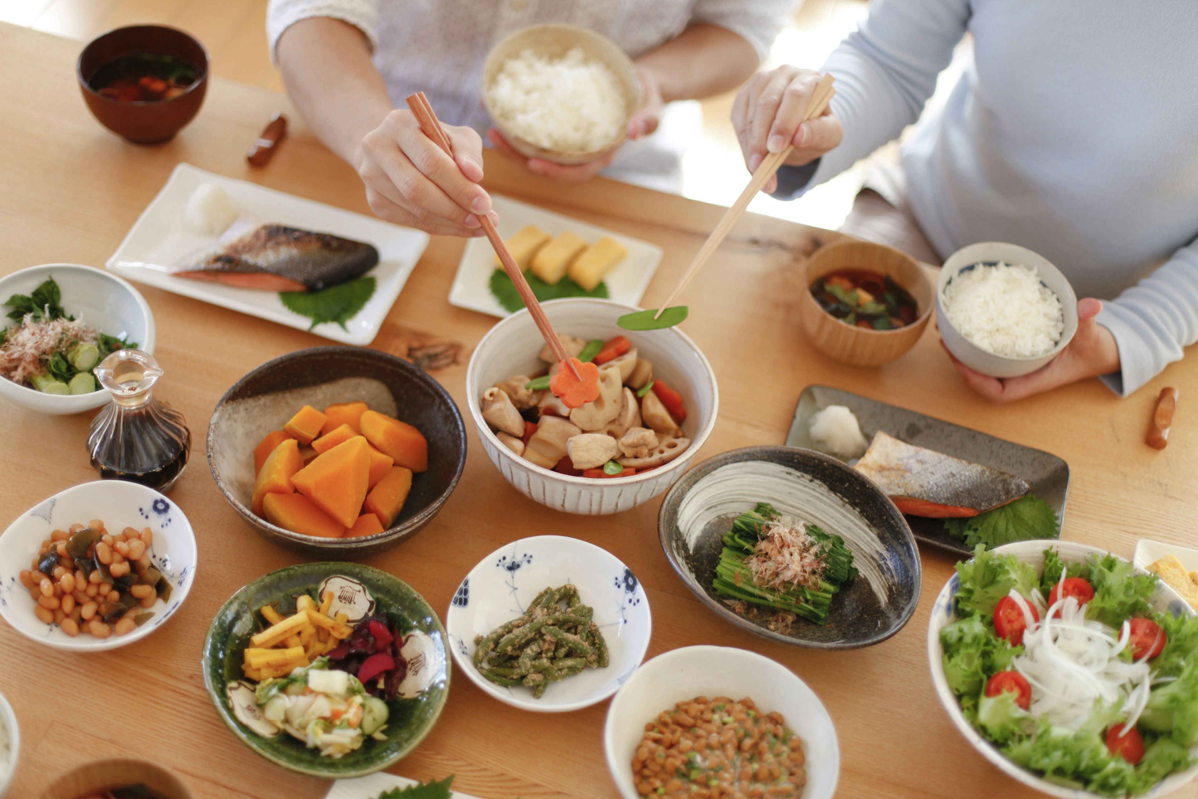 産後の食事は栄養バランスが大切！体の回復を助ける食材と工夫