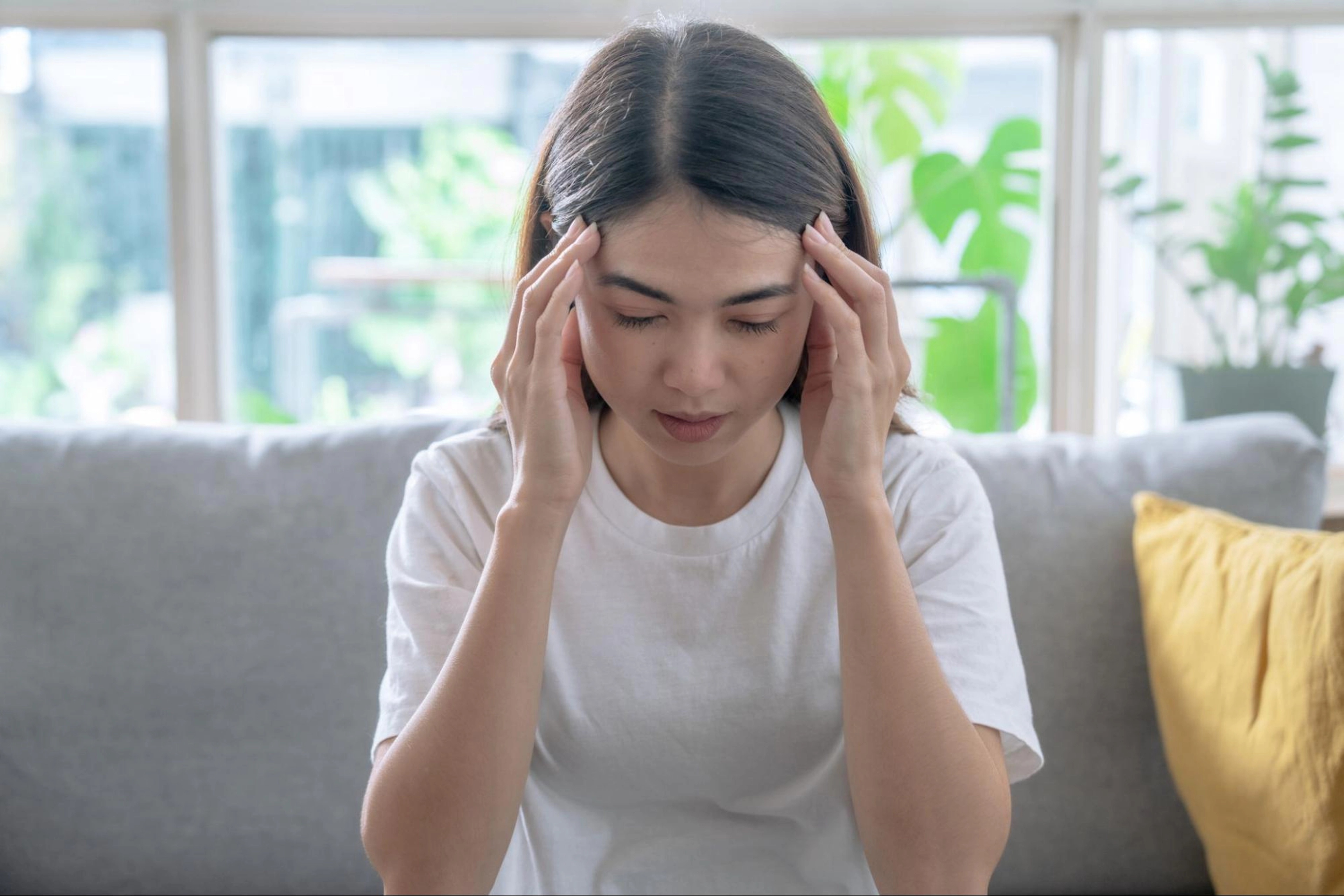 更年期にめまいが起こる原因は?症状の特徴や対処法について解説
