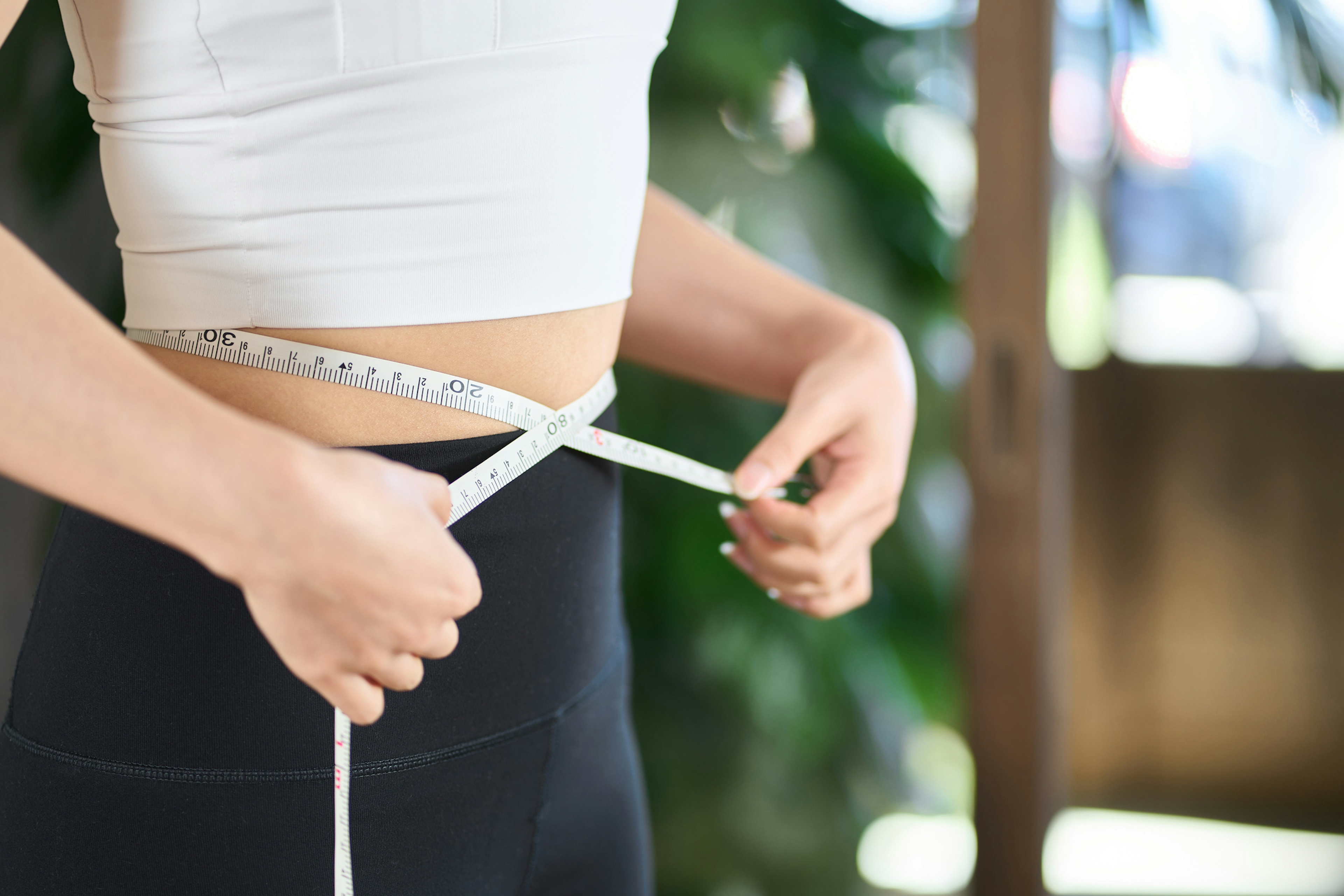 生理中のダイエットは意味ないの？体重が減るタイミングや痩せる方法を解説