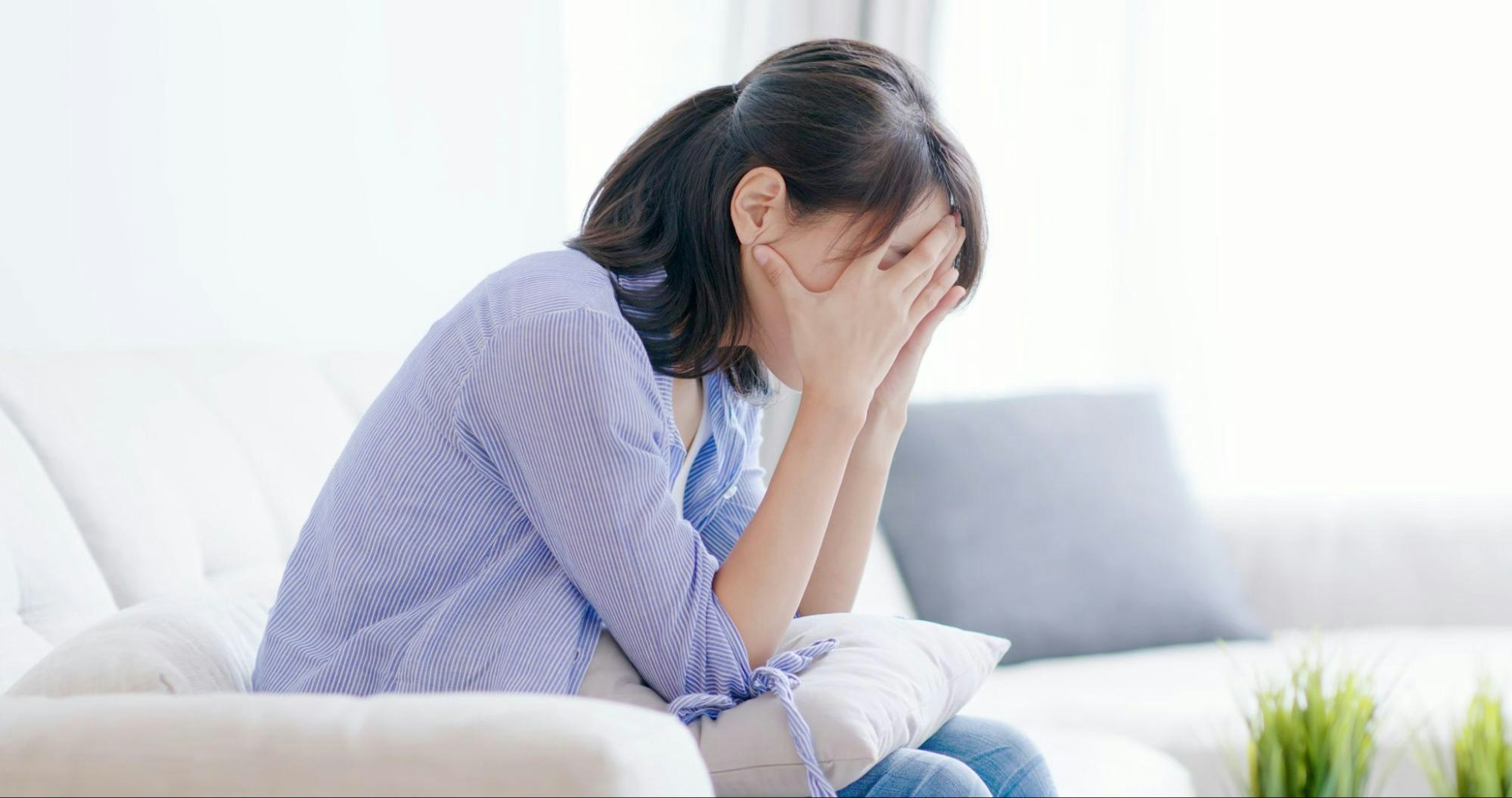 妊娠初期の頭痛の原因と対処法。覚えておくべき危険なサインは？