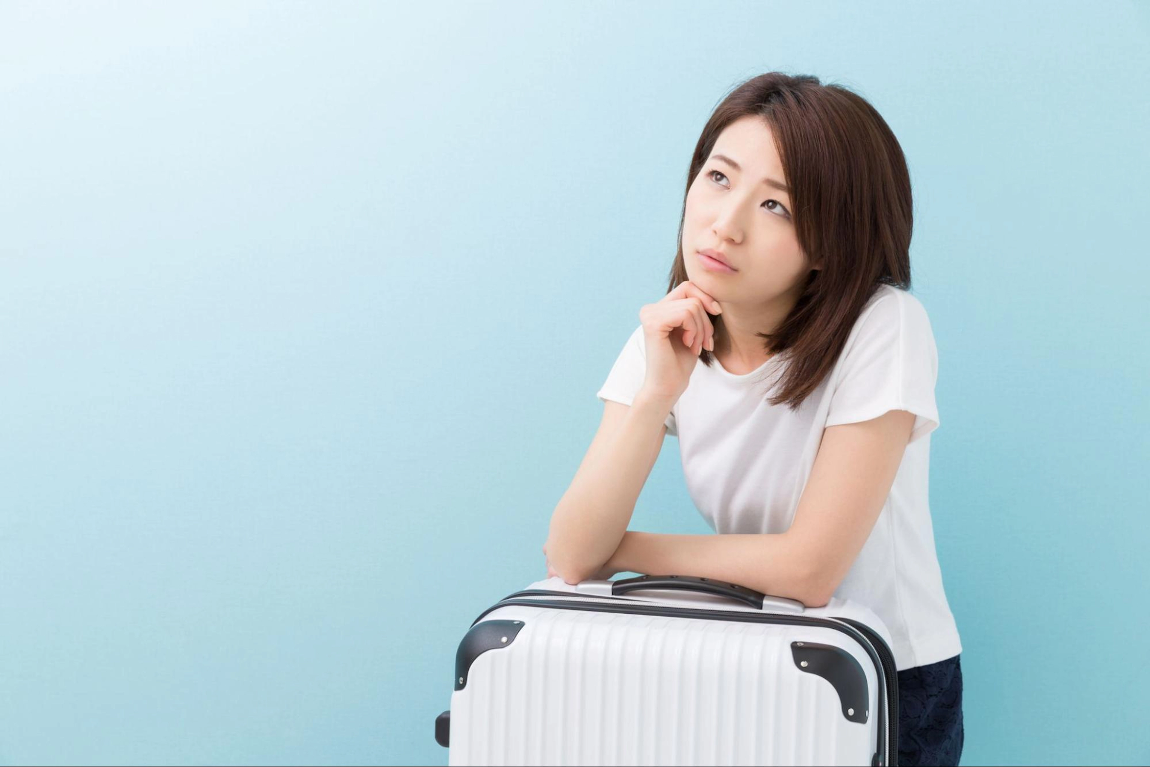 妊娠初期は飛行機に乗っても大丈夫?リスクやポイントを解説